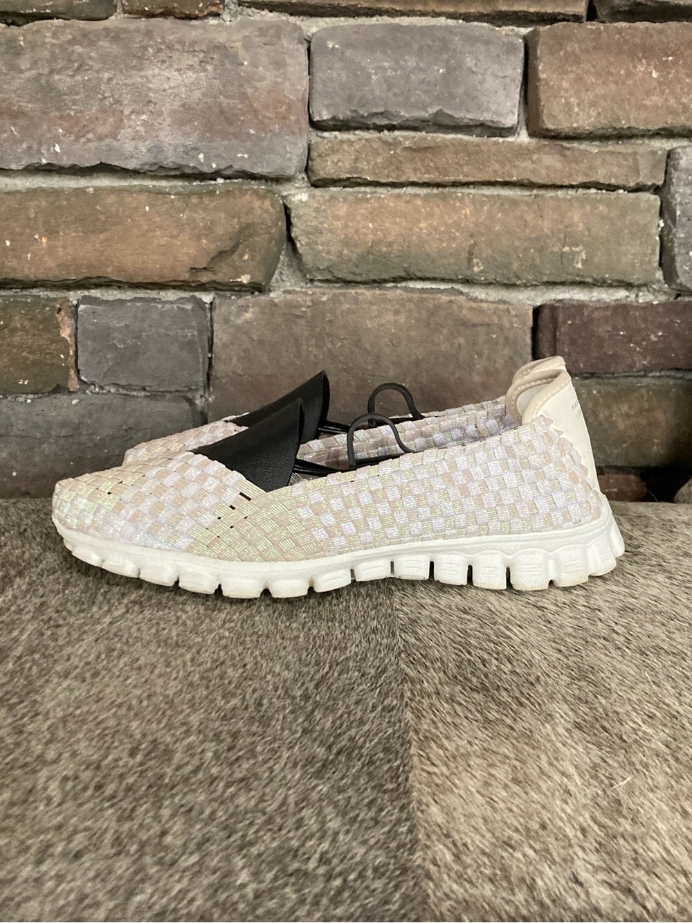 Skechers Rockin' It Lightweight Stretch Weave Memory Foam Pearl White Flats Sz 7